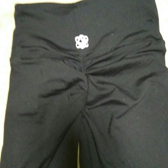 Gevity Scrunch Leggings - Picture 4 of 4